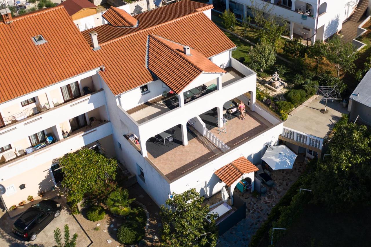Apartment House Lijan クルク エクステリア 写真